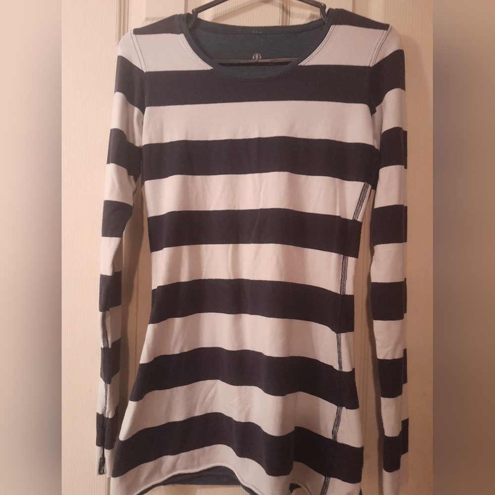 Long sleeve reversible Lululemon shirt